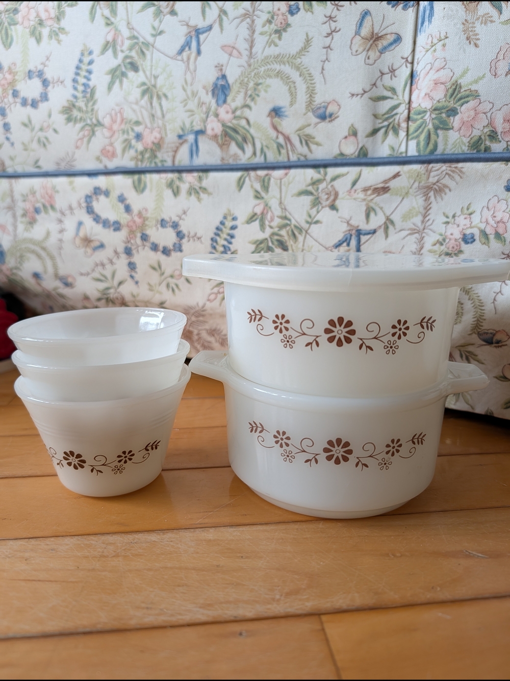 Vtg Dynaware Pyrorey Milk Glass Dishes